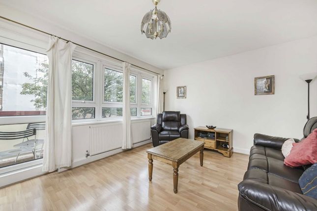 Thumbnail Flat to rent in Abbots Manor, London