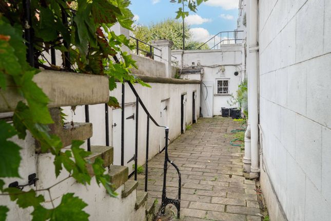 Flat for sale in Elgin Crescent, Notting Hill Gate, London