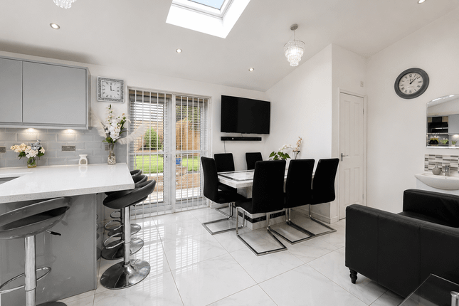 31 Everside Drive, Manchester photo 4