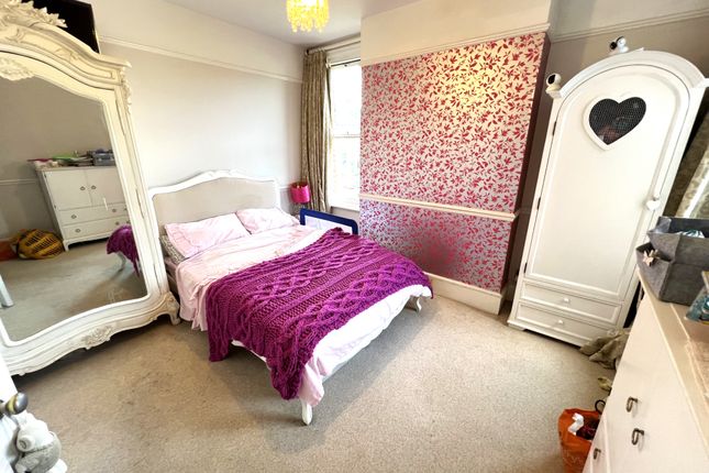 End terrace house to rent in East Cliff Road, Tunbridge Wells