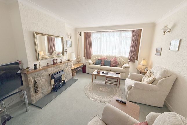 35, Wroxham Gardens, Potters Bar photo 2