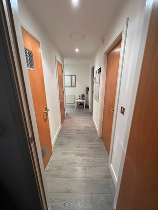 22 Admiral Court, Bowman Lane, Leeds photo 3
