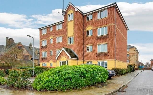 Thumbnail Flat for sale in Culpepper Close, London