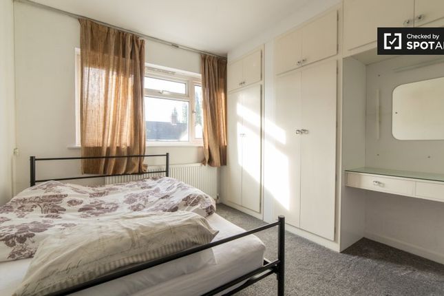 Room To Rent In Caverleigh Way Worcester Park Kt4 Zoopla