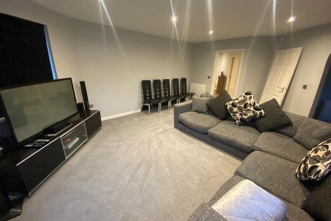 Flat to rent in Post Hill Gardens, Pudsey