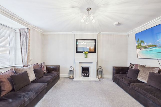 3, Fivens Place, Horsham photo 4