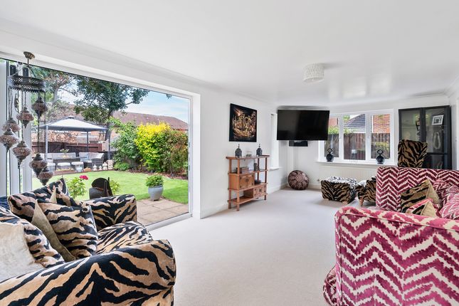 10, Manor Park, Staines-upon-thames photo 4