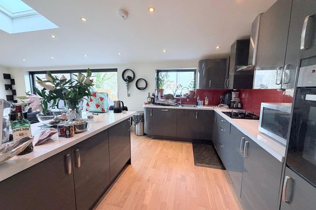 32, Pinner Park Gardens, Harrow photo 4