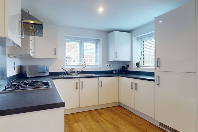 Flat for sale in Clenshaw Path, Basildon, Essex