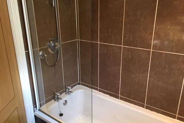 1-bed flat on 11a, SWANSEA, £900/mo