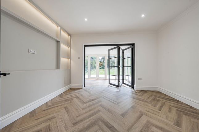 14, Dell Rise, St. Albans photo 3