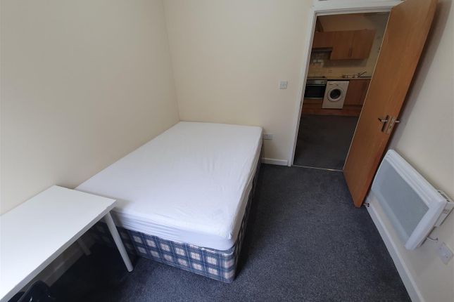 Flat to rent in West Luton Place, Adamsdown, Cardiff
