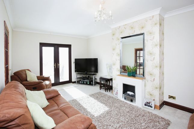 27, Llanarth Street, Caerphilly photo 3