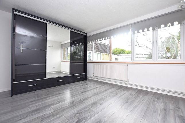 4, The Ridings, Romford Road, Chigwell photo 2