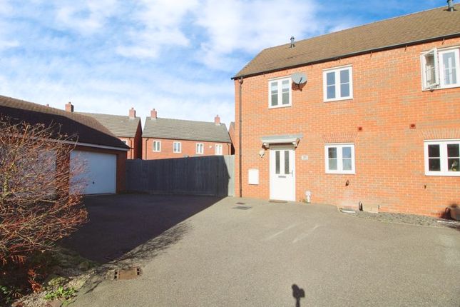 3-bed house on 30, Appledine Way, Bedford, £1,400/mo