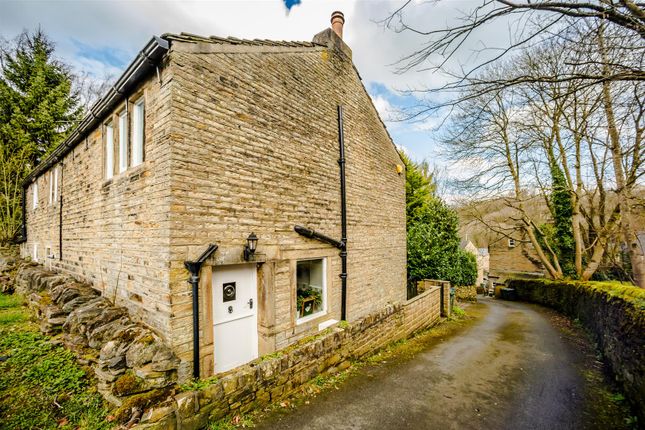Country house for sale in Huddersfield Road, Thongsbridge, Holmfirth