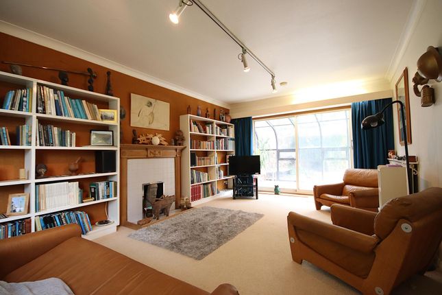 Sabella House, Gays Lane, Holyport, Maidenhead photo 2