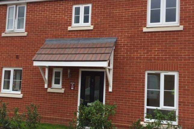 End terrace house for sale in Leaf Drive, Ringwood