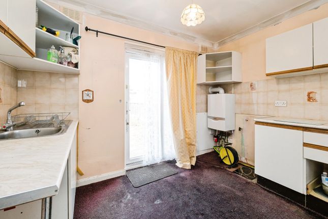 30, Mayswood Gardens, Dagenham photo 4