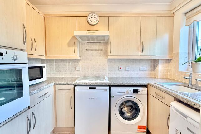 Flat 18, Heathlands Court Beaulieu Road, Southampton photo 4