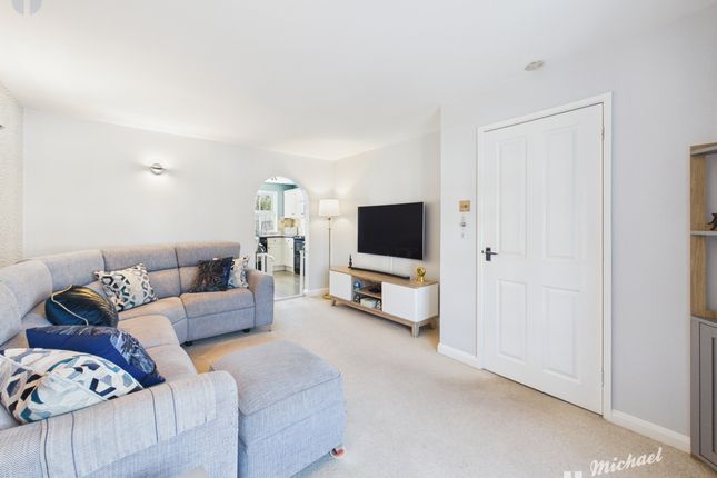11 Patrick Way, Aylesbury photo 4