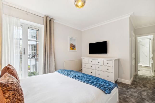Flat to rent in Rowan Lodge, Chantry Square