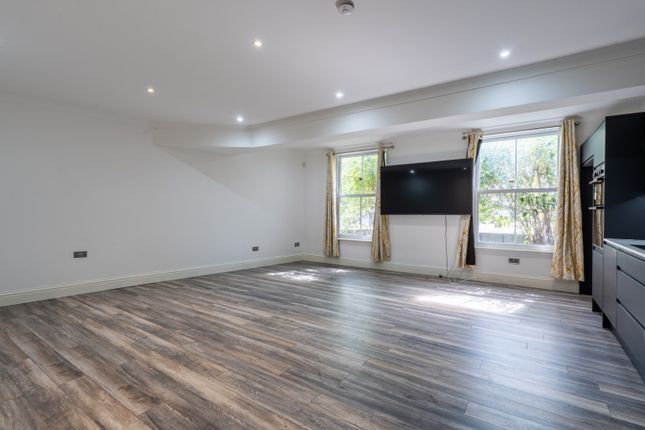 34, Kitchener Avenue, Gravesend photo 4