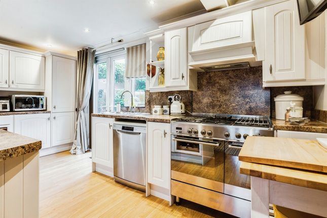 2, Ashdene Drive, Wakefield photo 3