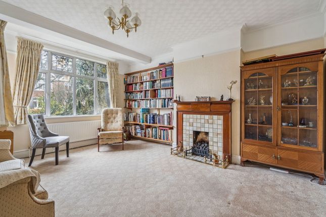 60, Barrow Point Avenue, Pinner photo 2