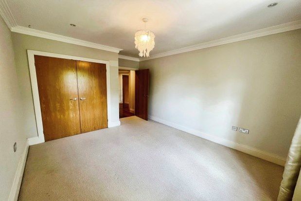 Flat to rent in Claremont Lane, Esher