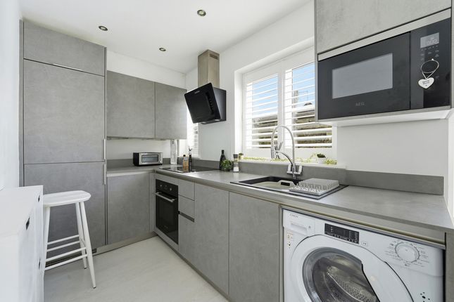 26, Bollin Grove, Macclesfield photo 3