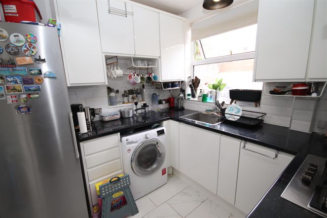 6, Andrew Close, Dartford photo 4