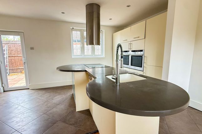 Heath Drive, Potters Bar photo 4