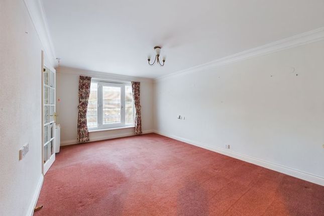 8 Pegasus Court, Stafford Road, Caterham photo 3