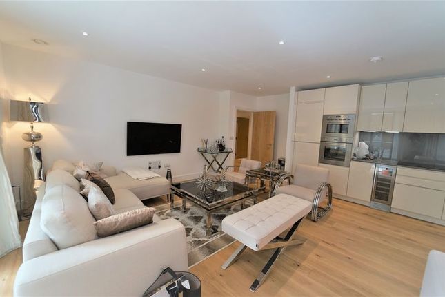 Flat for sale in Dixon Butler Mews, London