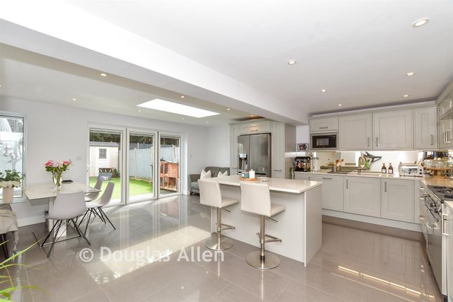 16, Rosebank, Waltham Abbey photo 3
