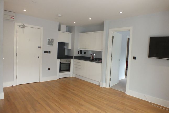 19, Lavender Park Road, West Byfleet photo 3