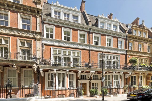 Thumbnail Flat to rent in Kensington Court, London