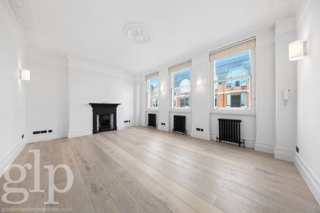 Flat to rent in Shaftesbury Avenue, London