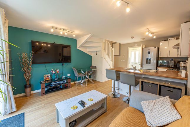 9 Copper Grove, Newport photo 3
