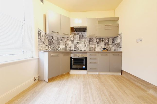 Thumbnail Flat to rent in Park View Road, London