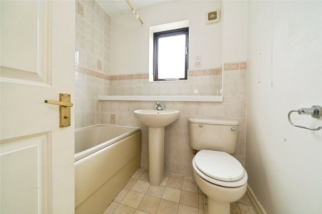 89, Hop Garden Road, Hampshire photo 3