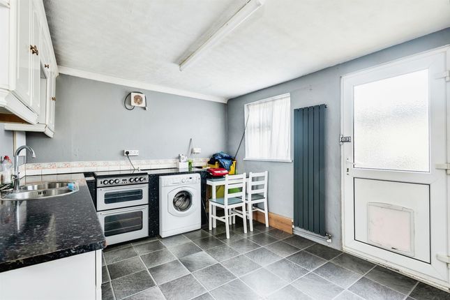 End terrace house for sale in Pine Close, Oxford