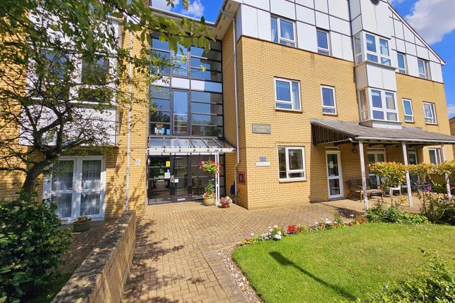 Flat 22, Highwood Court, Potters Lane, Barnet photo 4