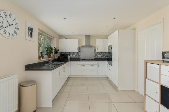 2, Wiggins Close, Bloxham photo 4