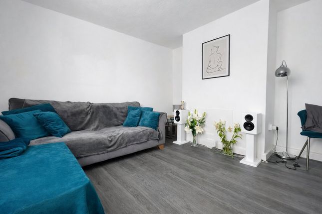 97, Huntsman Road, Ilford photo 2