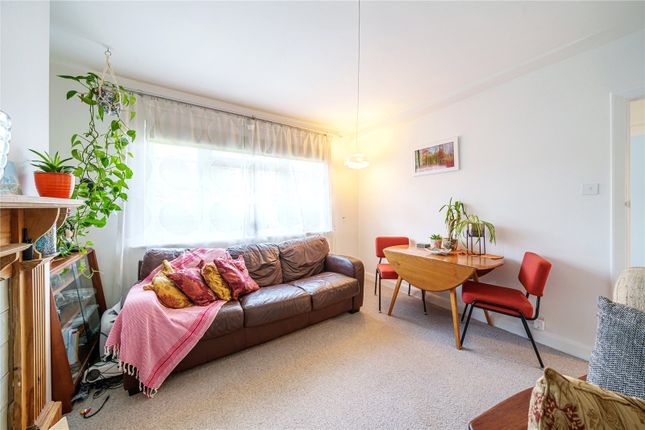 Flat for sale in Anerley Park, London