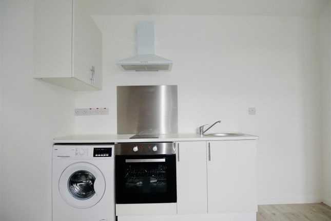 Flat to rent in Clarendon Road, Urmston, Manchester