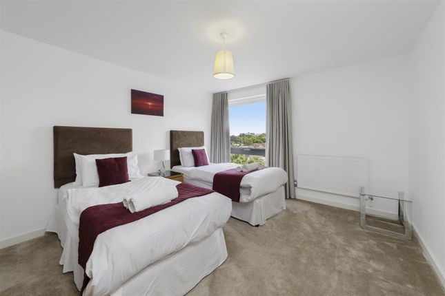 Thumbnail Flat to rent in The Residence, Alexandra Terrace, Guildford