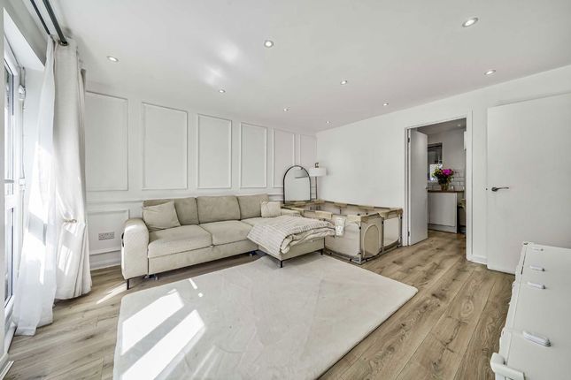 138, Abbeyfields Close, London photo 2